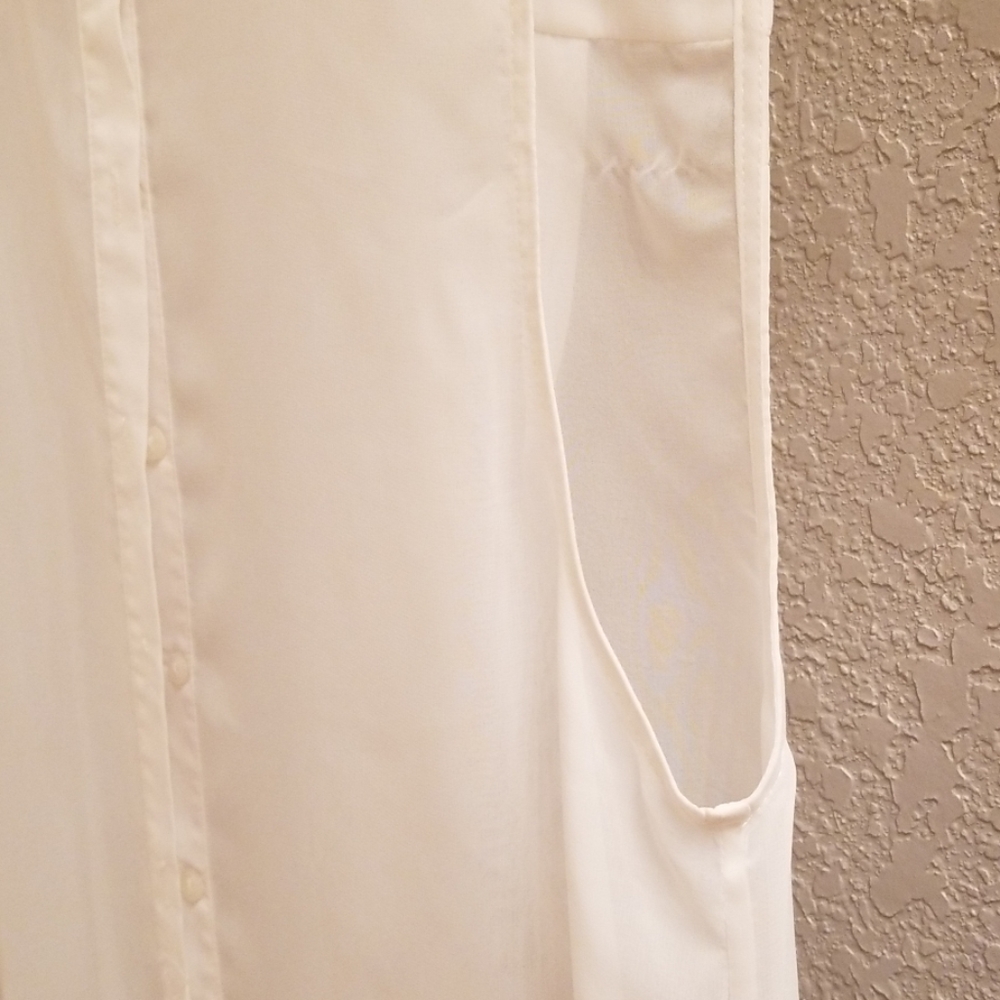 H&M button down blouse - Picture 3 of 4
